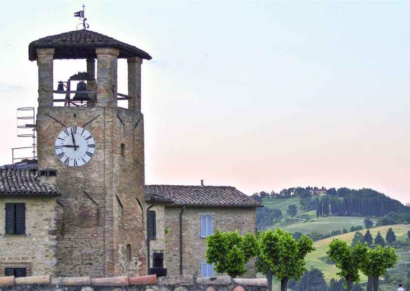 Vacanze a Montone borgo medievale in Umbria. Boutique hotel ristorante La Locanda del Capitano, Umbria